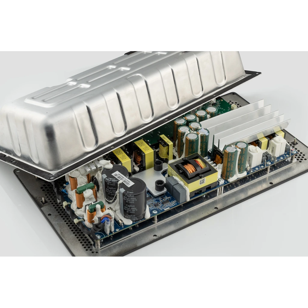 5000_revolution_amp_detail_1-2-1024